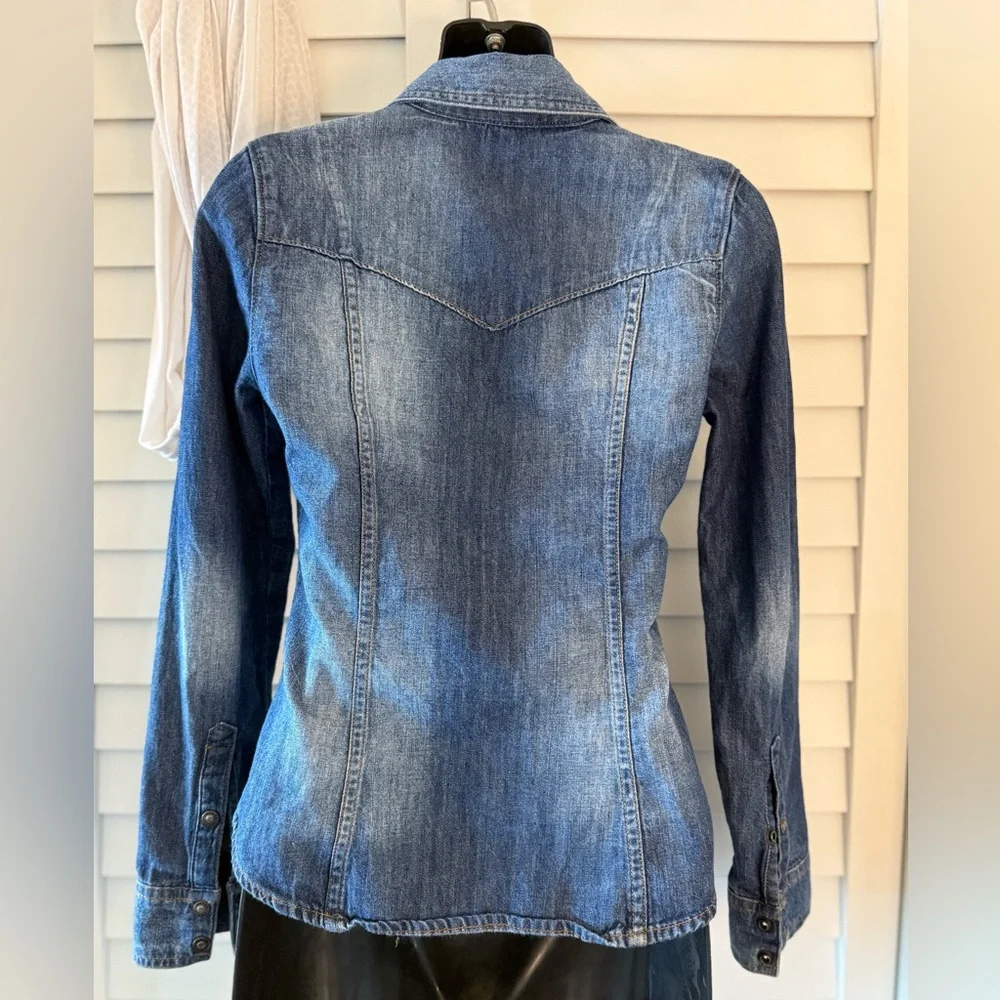 💙 Guess Blue Denim Snapped Button-Down 1981 Shirt Size Small/Extra Small - Picture 5 of 7